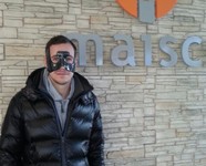 Jens Grahl erhält Gesichtsmaske aus Carbon
